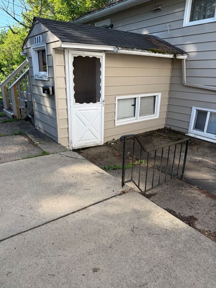 300 Vincennes Ave - Photo 2 of 6