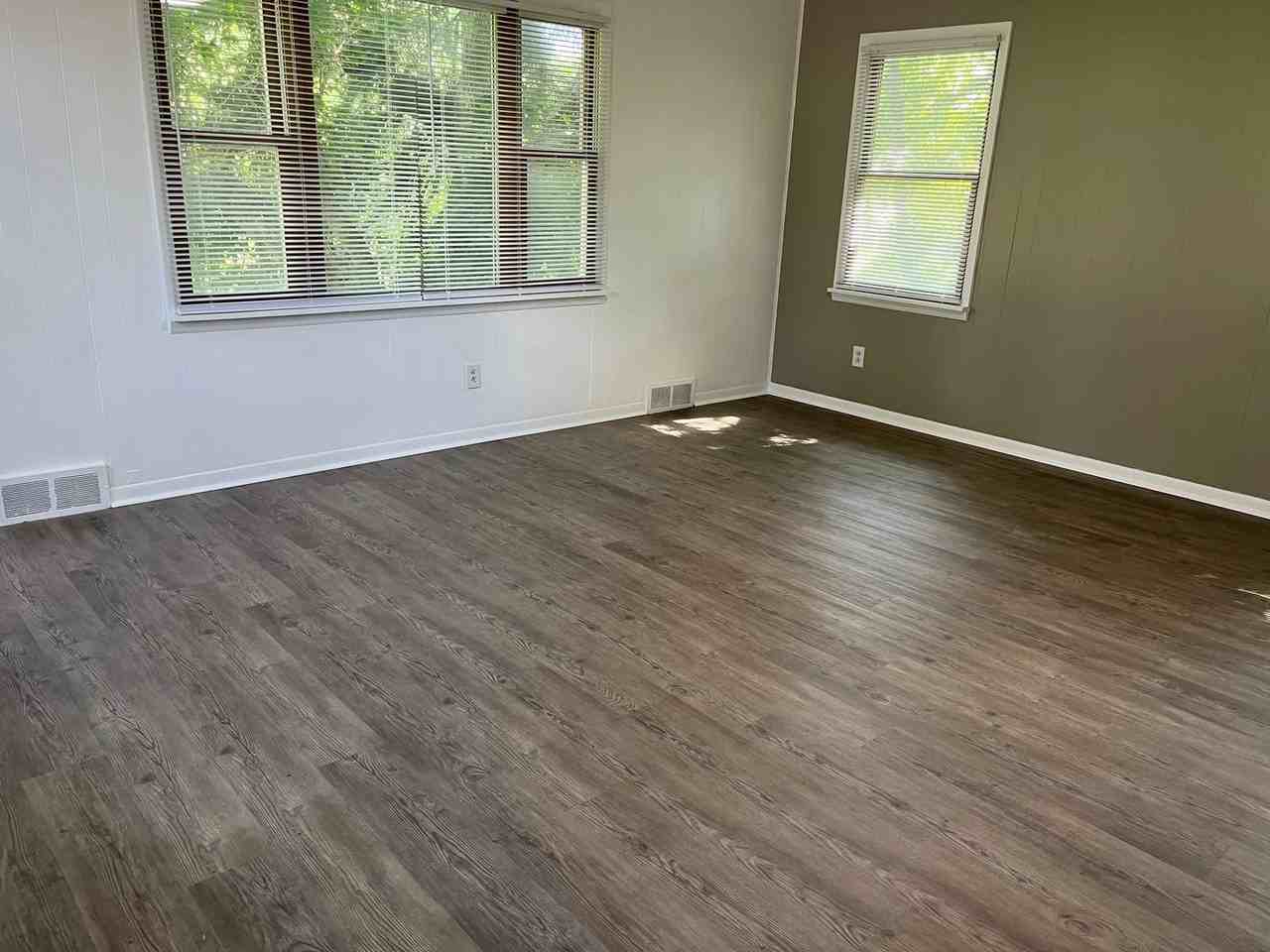 300 Vincennes Ave - Photo 5 of 6