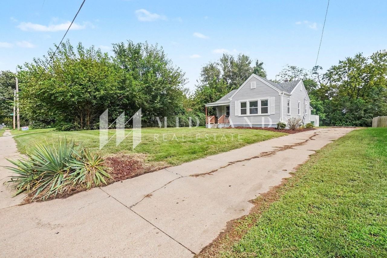 2607 Hancock St - Photo 2 of 16