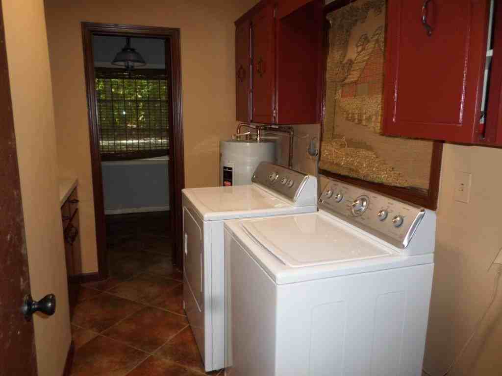 170 Lake Dr - Photo 5 of 32