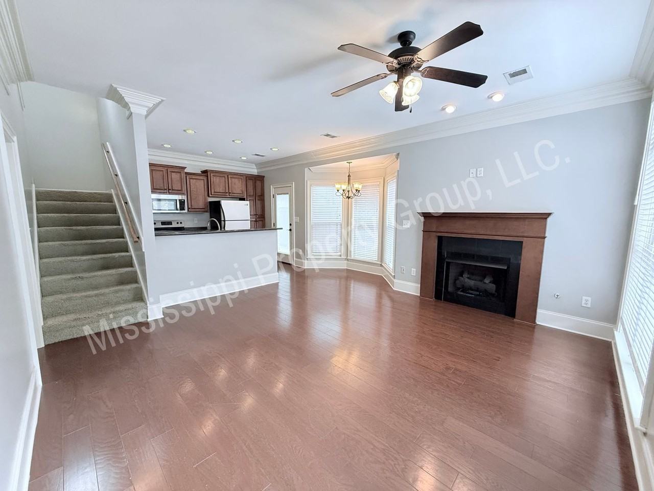 135 Falls Grove Dr - Photo 2 of 22