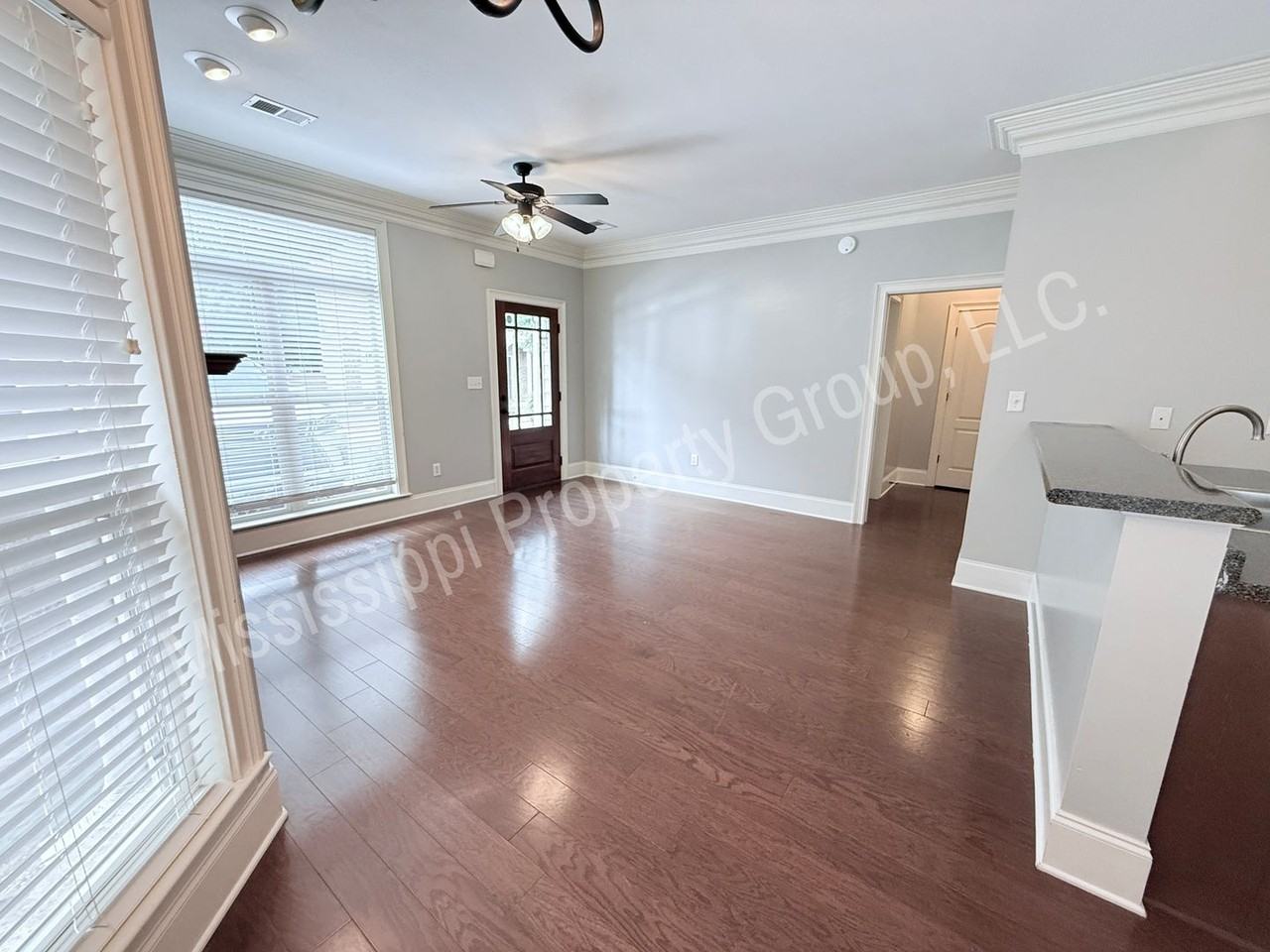 135 Falls Grove Dr - Photo 3 of 22