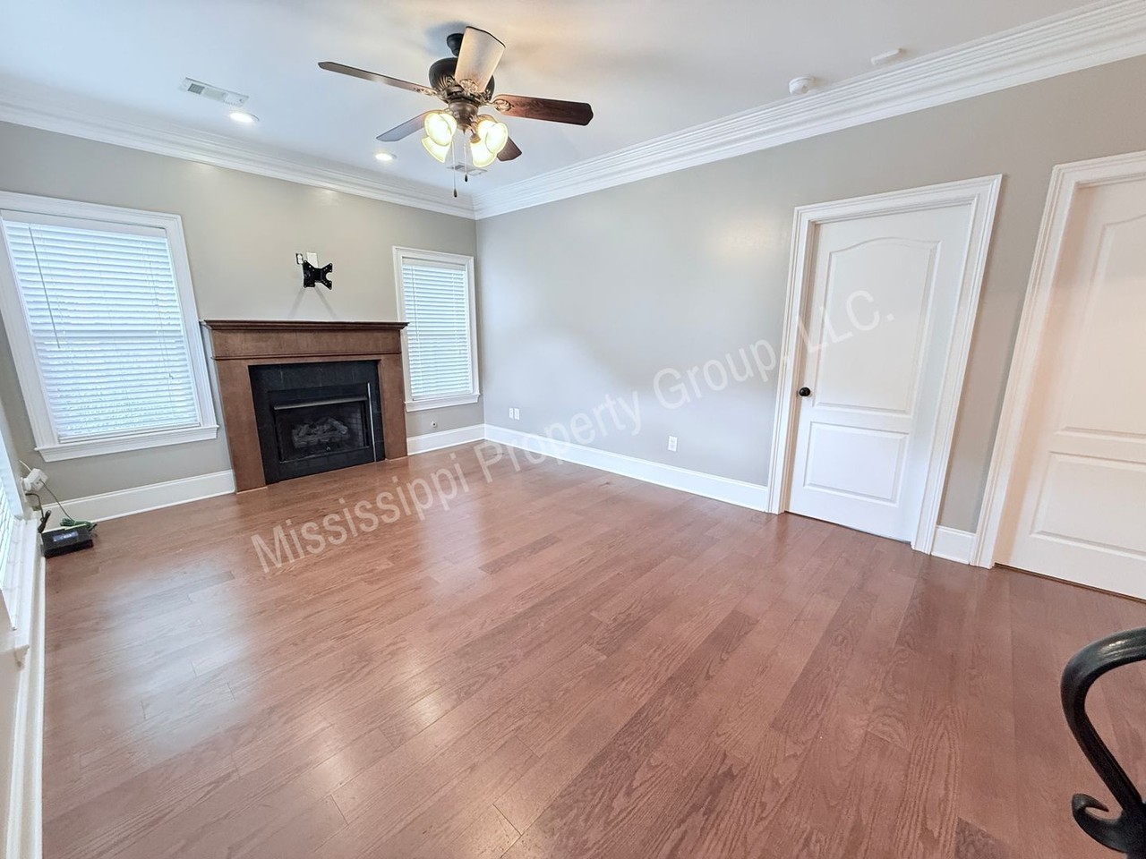 157 Falls Grove Dr - Photo 2 of 24