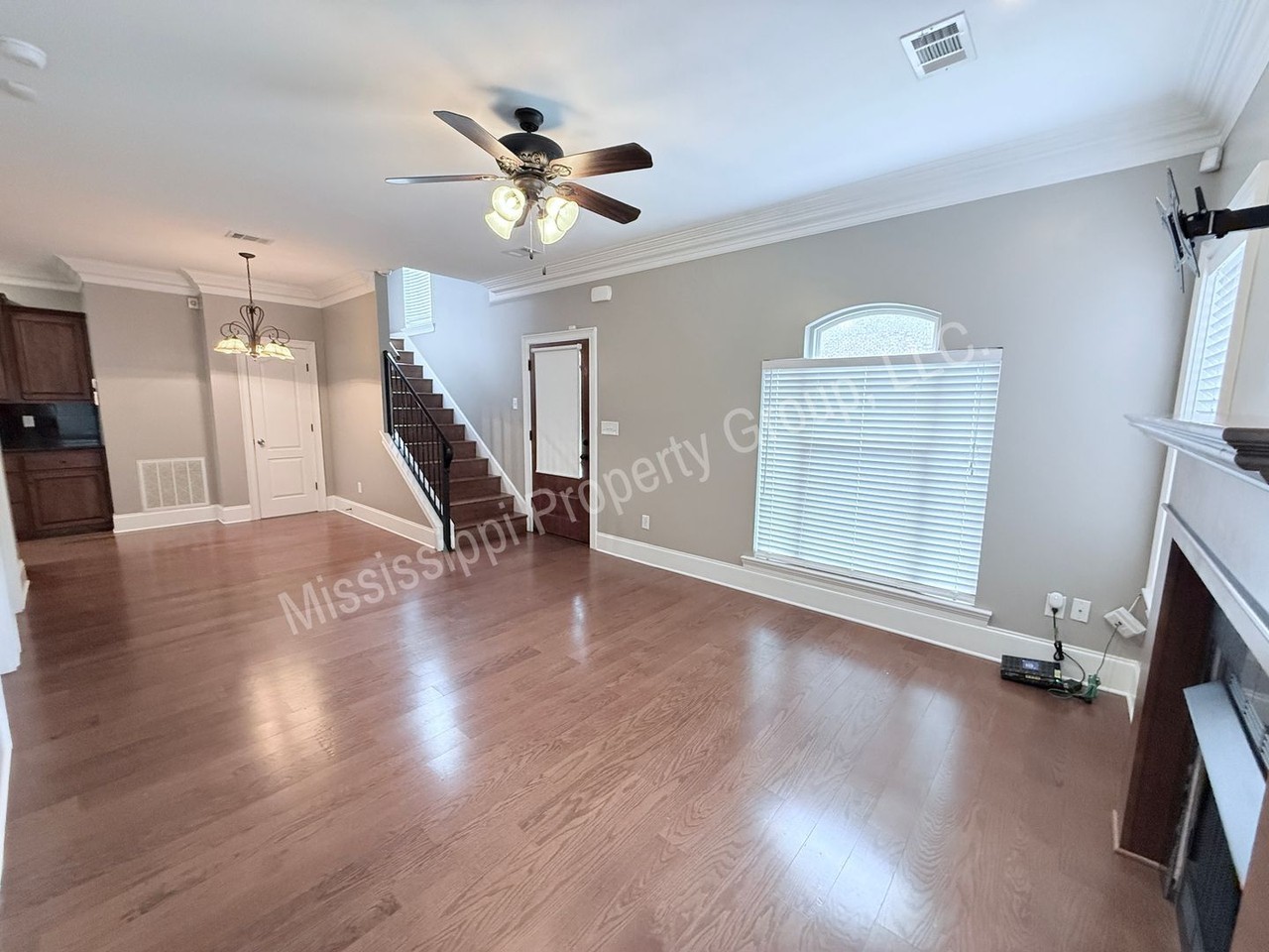 157 Falls Grove Dr - Photo 3 of 24