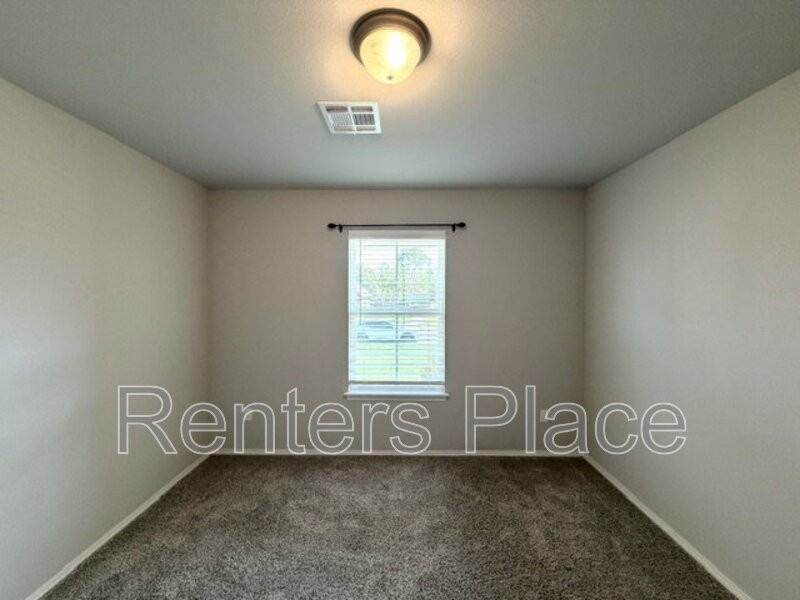 1422 E Utica Pl - Photo 3 of 20