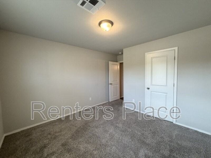 1422 E Utica Pl - Photo 4 of 20