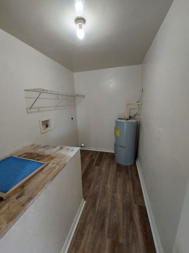 201 Locust Pass Trl - Photo 5 of 11