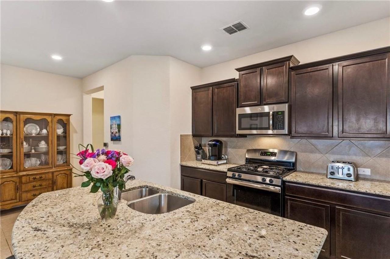 495 Shale Cir - Photo 3 of 11
