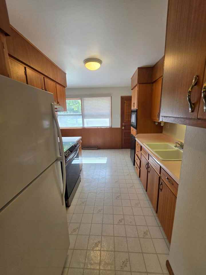 1810 Mackenzie Rd - Photo 5 of 26