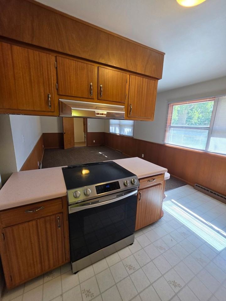 1810 Mackenzie Rd - Photo 6 of 26