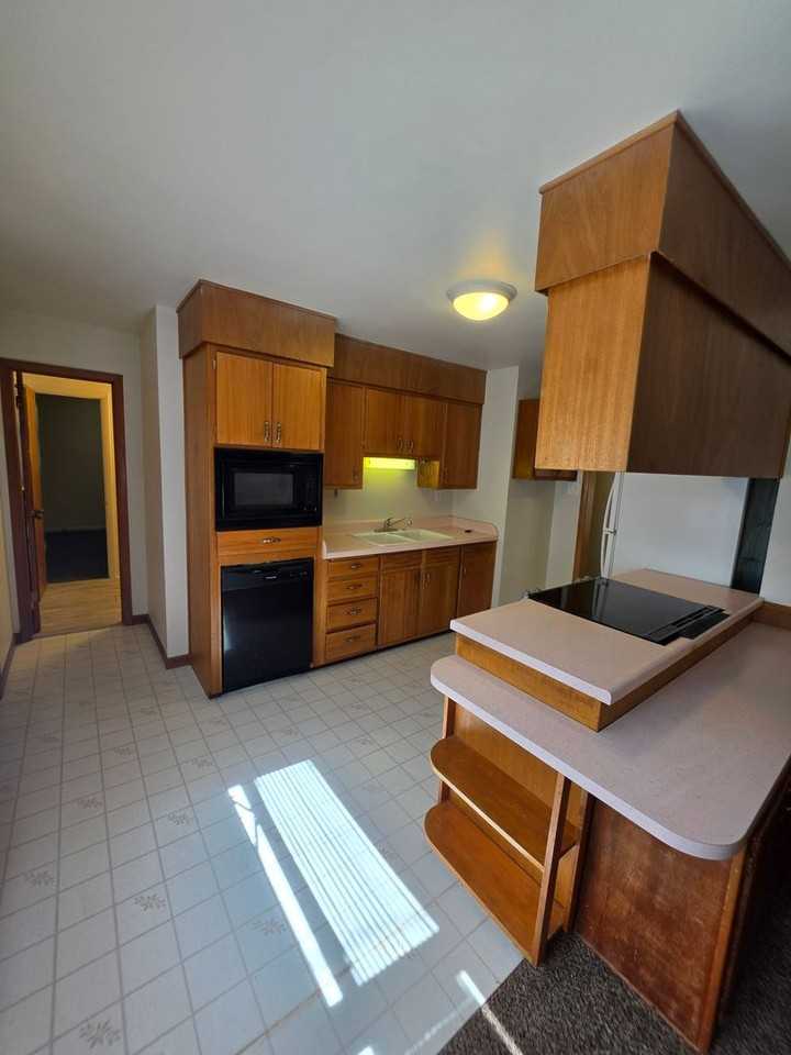 1810 Mackenzie Rd - Photo 7 of 26