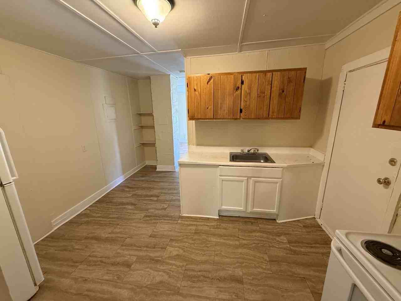 604 1/2 Bragg St - Photo 4 of 10
