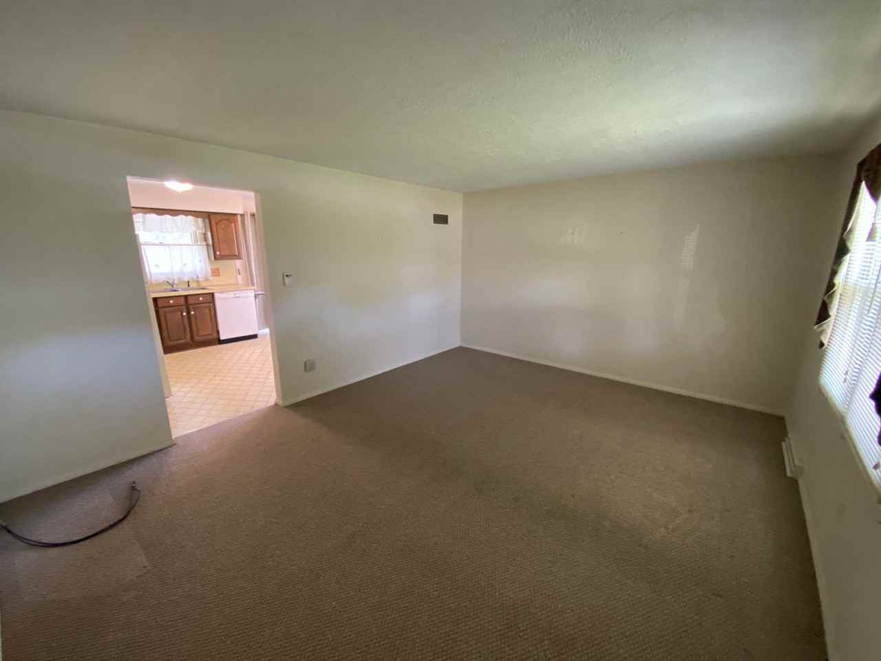 135 Oak Manor Dr - Photo 2 of 15