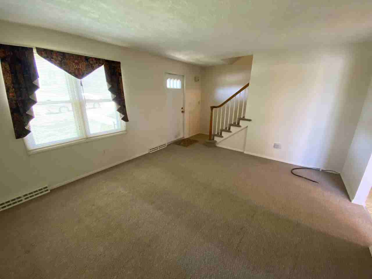 135 Oak Manor Dr - Photo 3 of 15