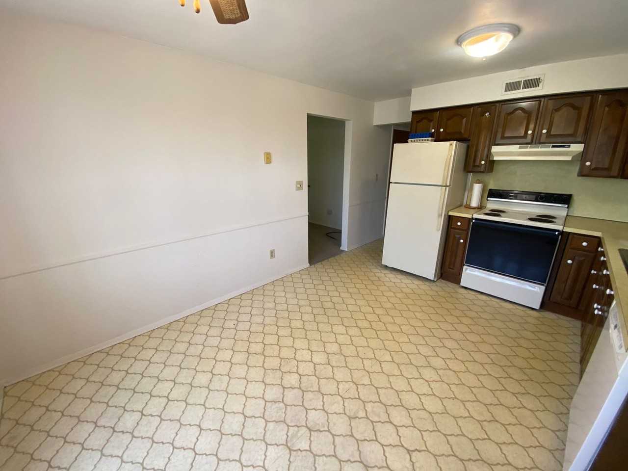 135 Oak Manor Dr - Photo 4 of 15