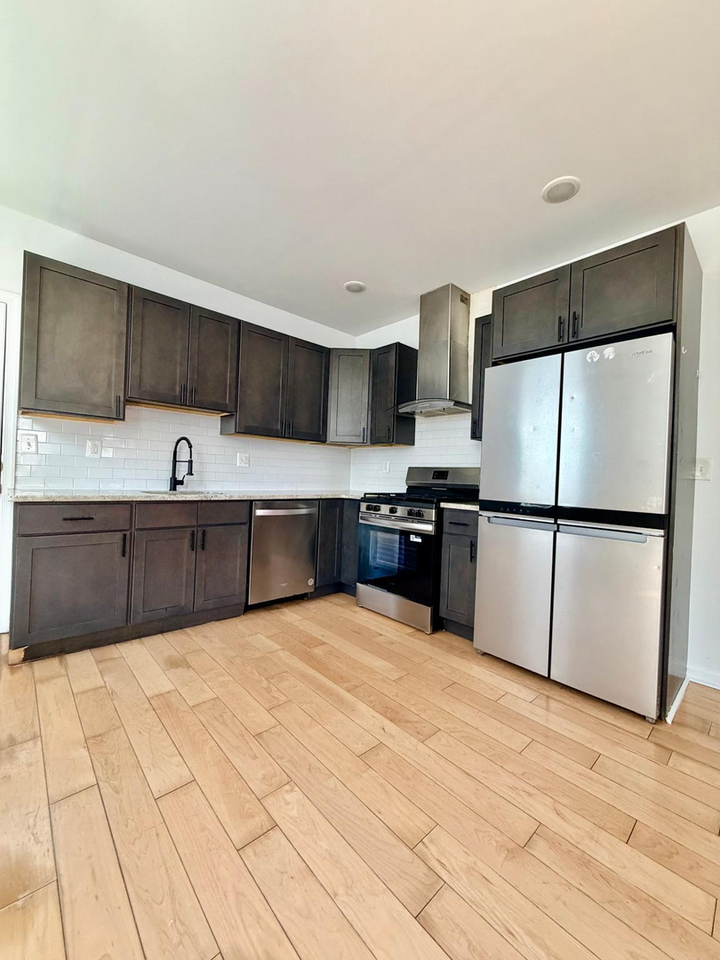 2802 Agate St - Photo 2 of 19