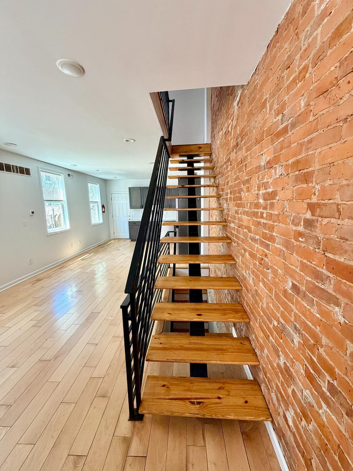 2802 Agate St - Photo 4 of 19