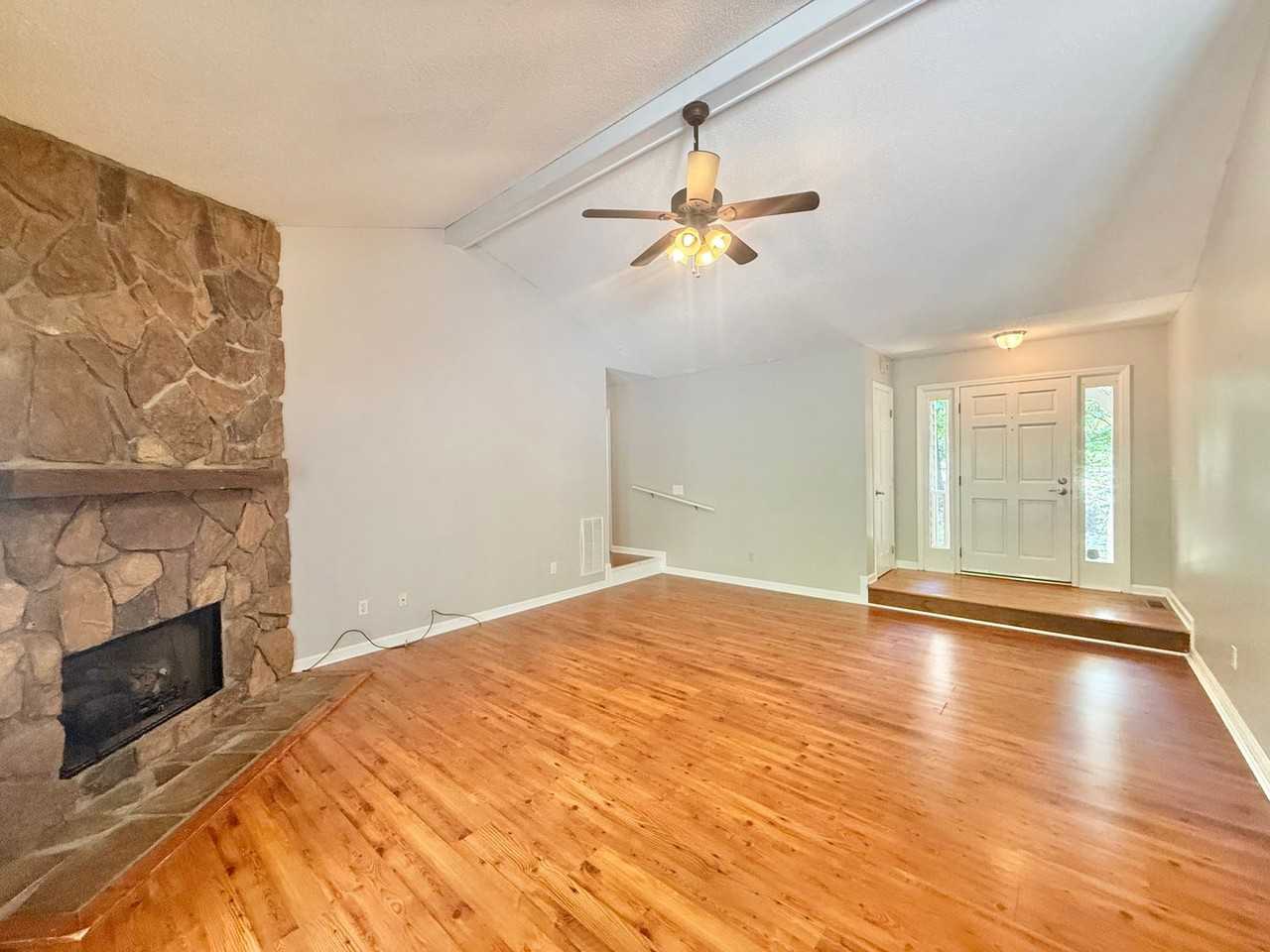1001 Creek Front Ct - Photo 3 of 21