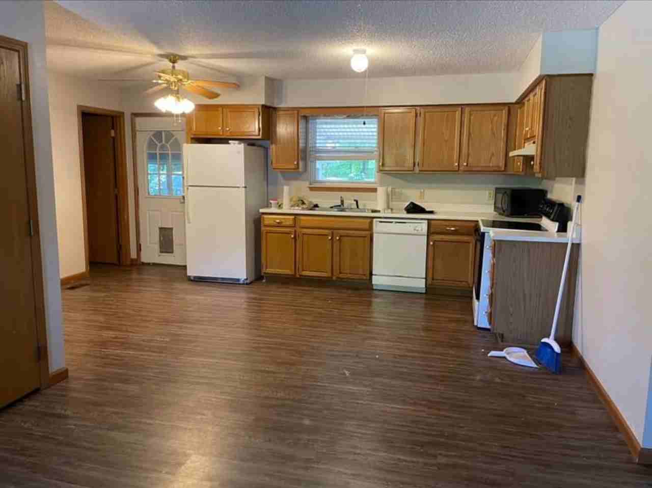 1717 Iowa Ave - Photo 2 of 8