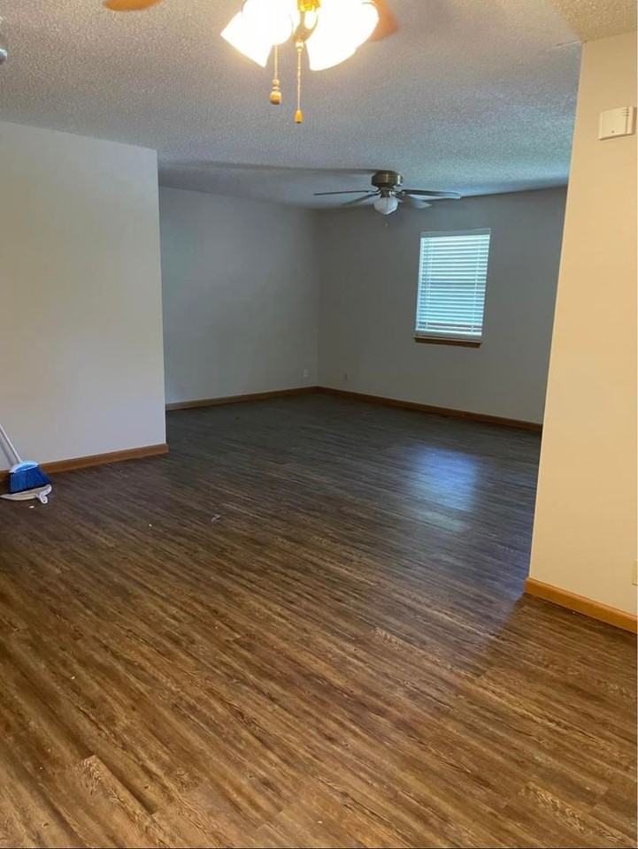 1717 Iowa Ave - Photo 3 of 8