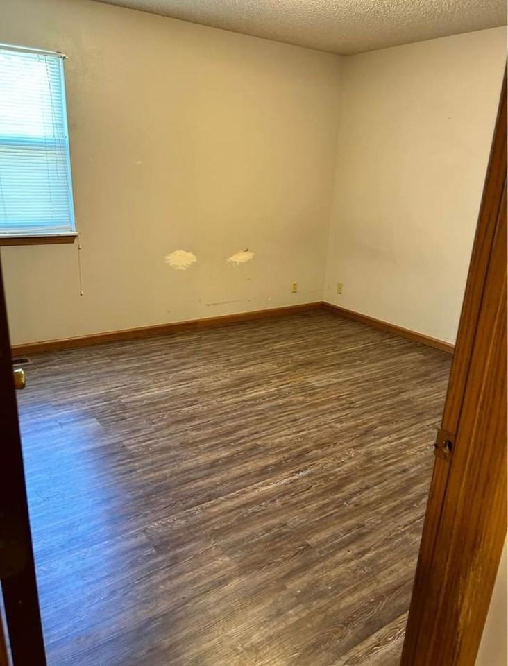 1717 Iowa Ave - Photo 4 of 8