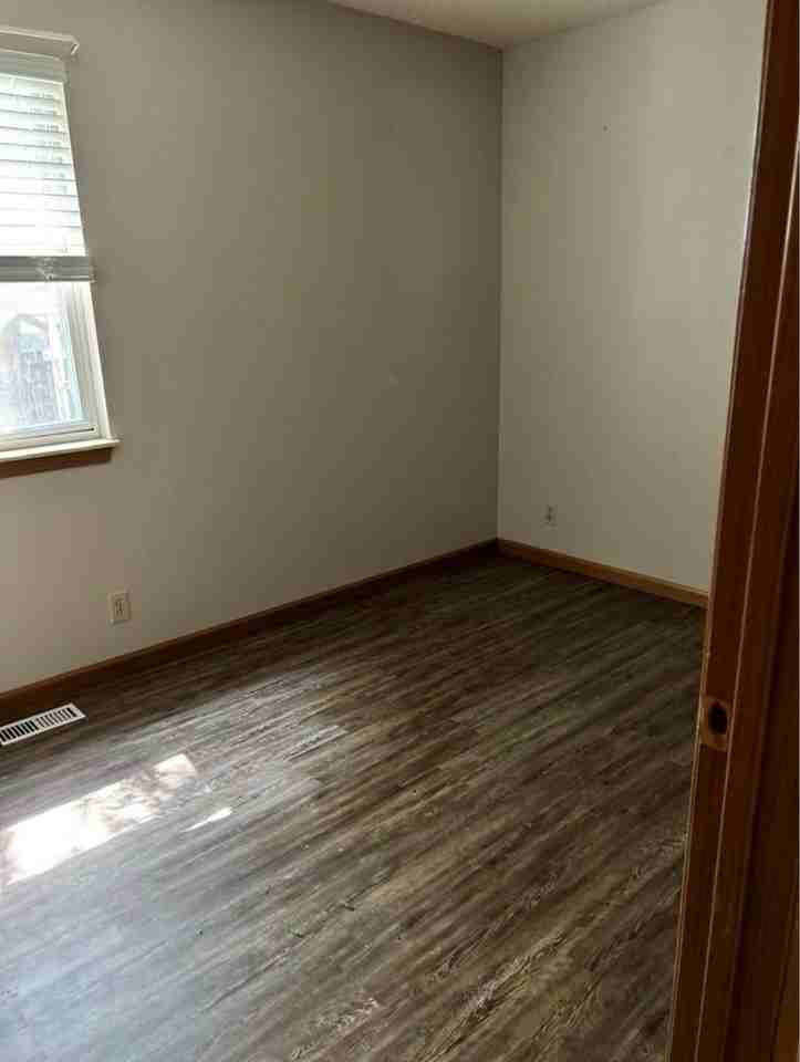 1717 Iowa Ave - Photo 5 of 8
