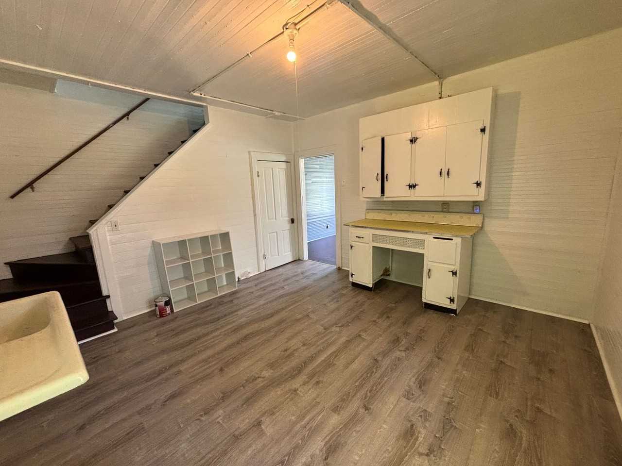 122 Avenue C Se - Photo 4 of 7