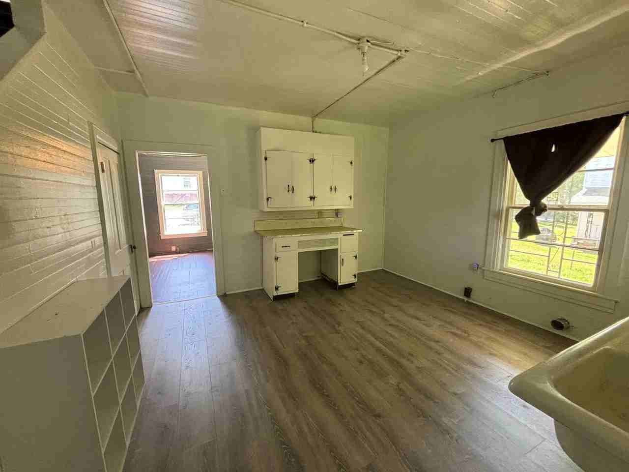122 Avenue C Se - Photo 5 of 7