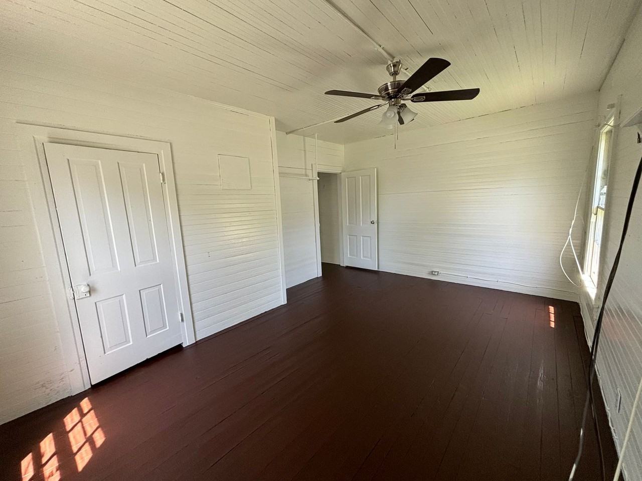 122 Avenue C Se - Photo 6 of 7