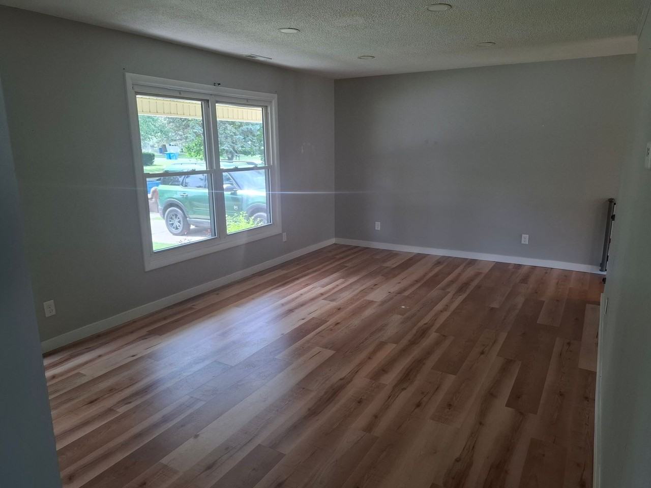 705 E South F St - Photo 5 of 18