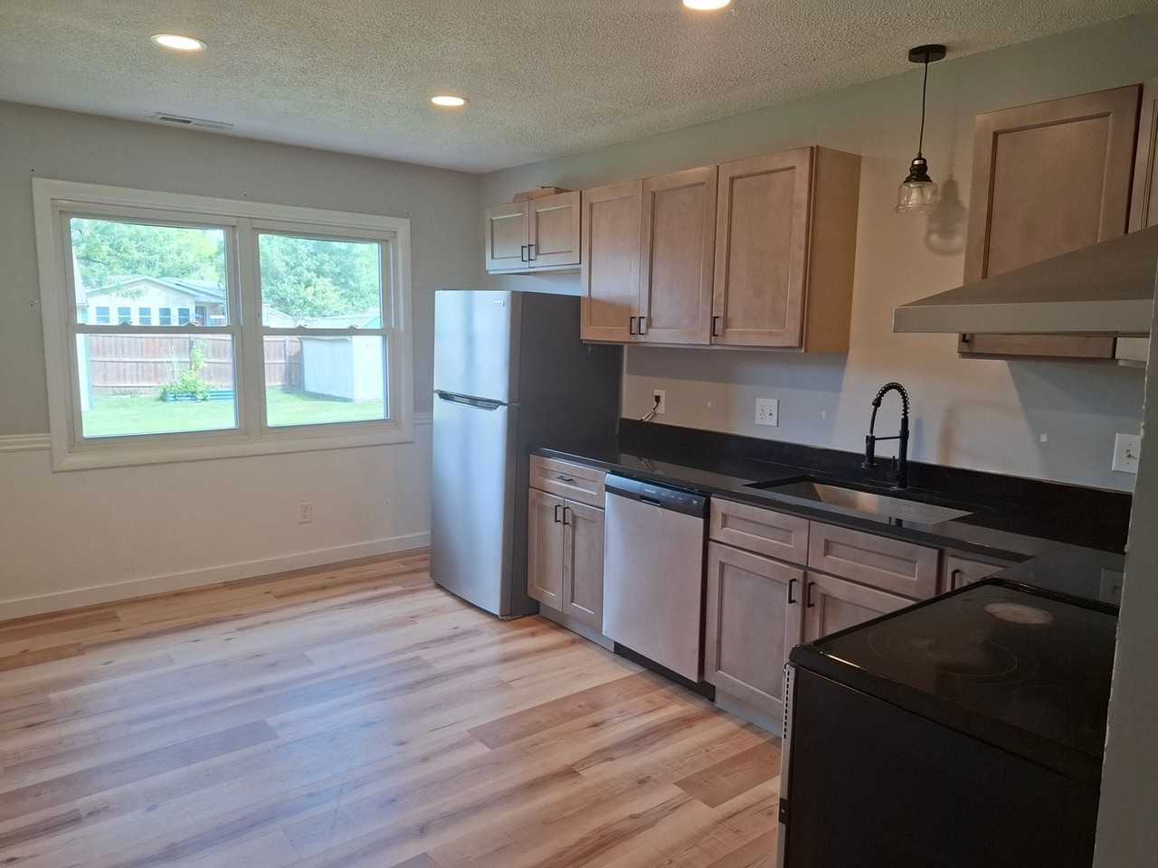 705 E South F St - Photo 7 of 18