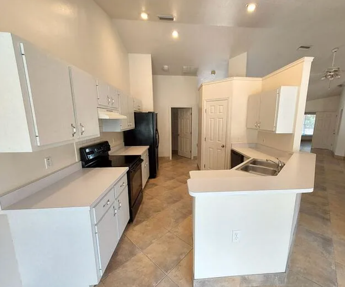 8147 Se 135th St - Photo 2 of 2