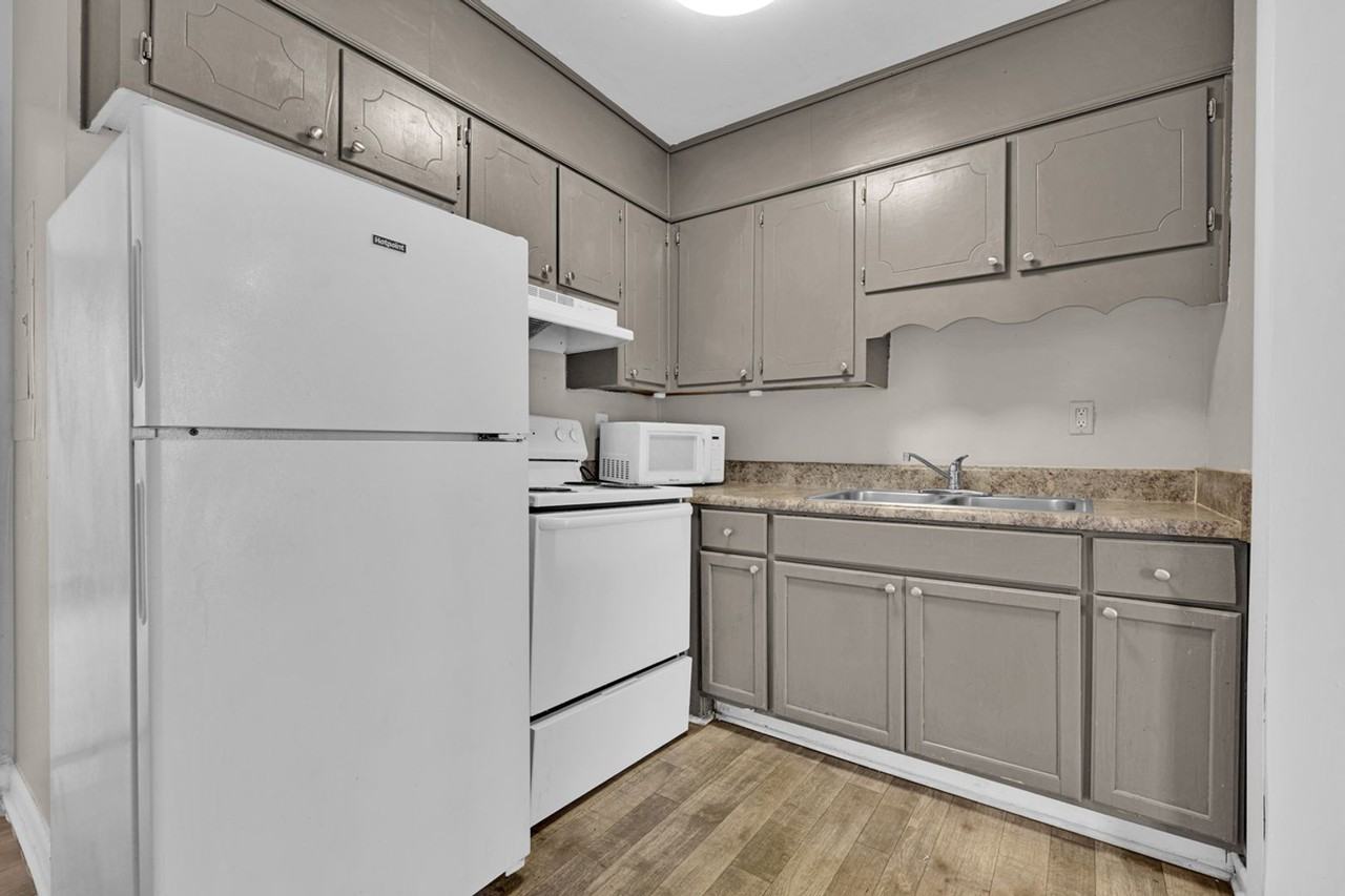 3221 Avenue S - Photo 5 of 9