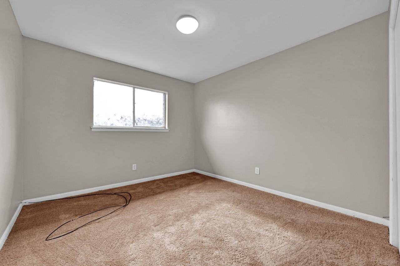 3221 Avenue S - Photo 7 of 9