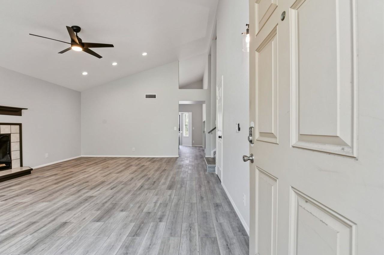 407 S Ocean Dr - Photo 2 of 49