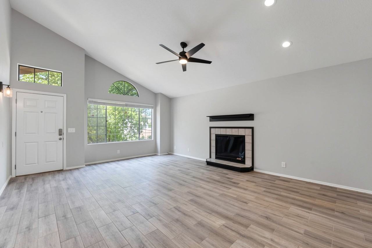 407 S Ocean Dr - Photo 3 of 49