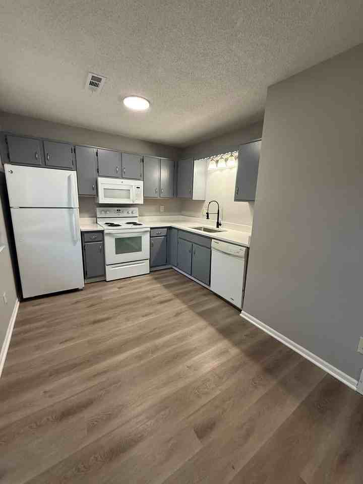700 N Jackson St - Photo 3 of 7