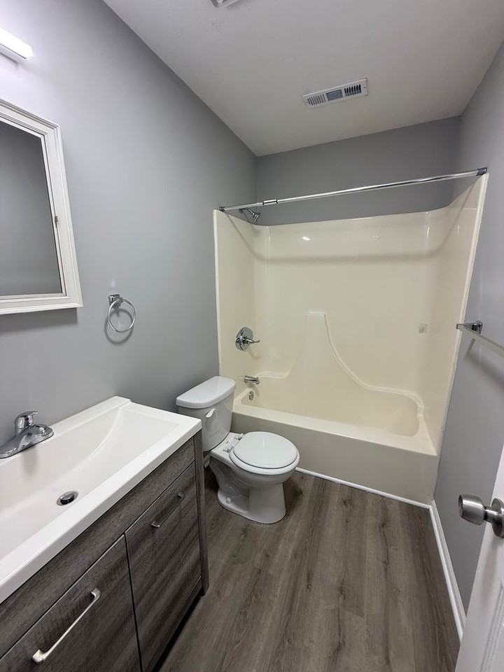 700 N Jackson St - Photo 4 of 7