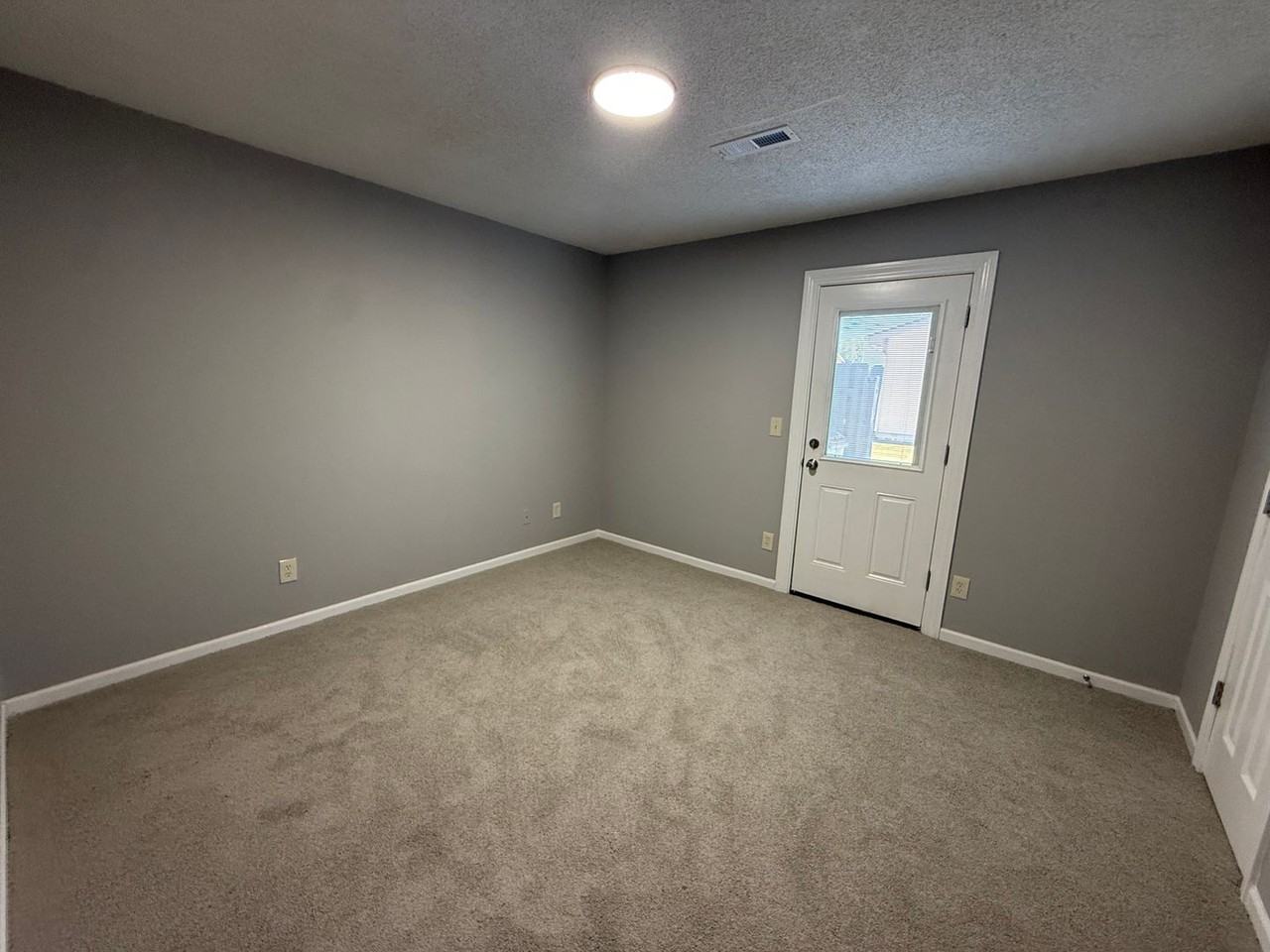 700 N Jackson St - Photo 6 of 7