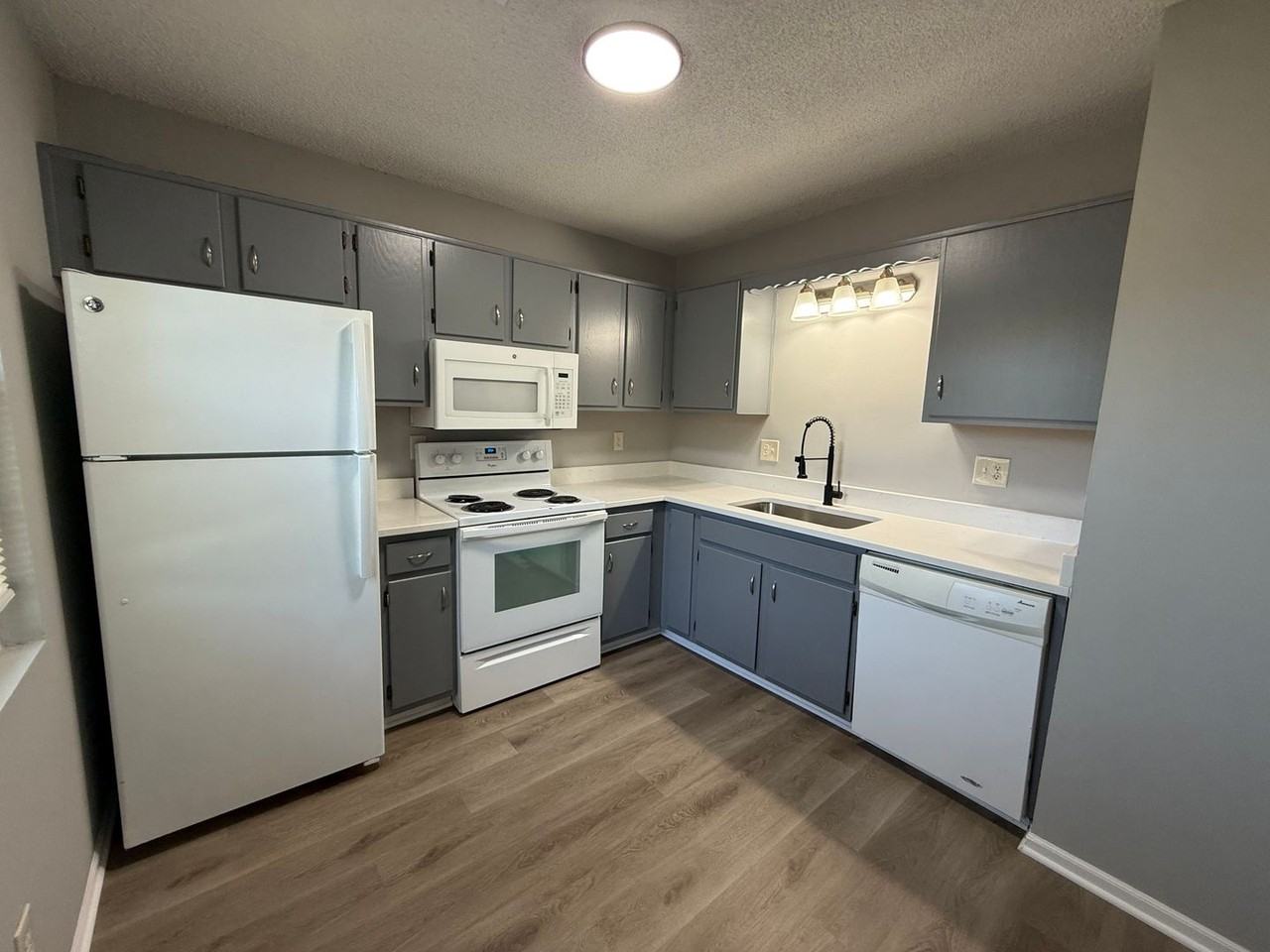 700 N Jackson St - Photo 7 of 7