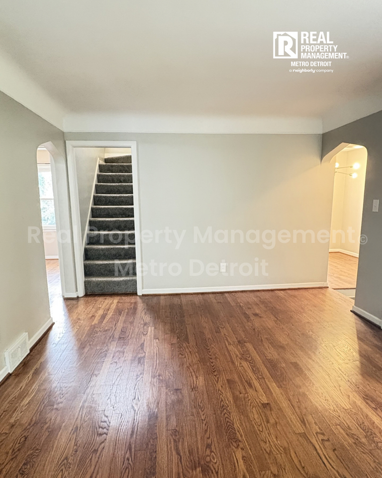 21707 Alger St - Photo 4 of 21