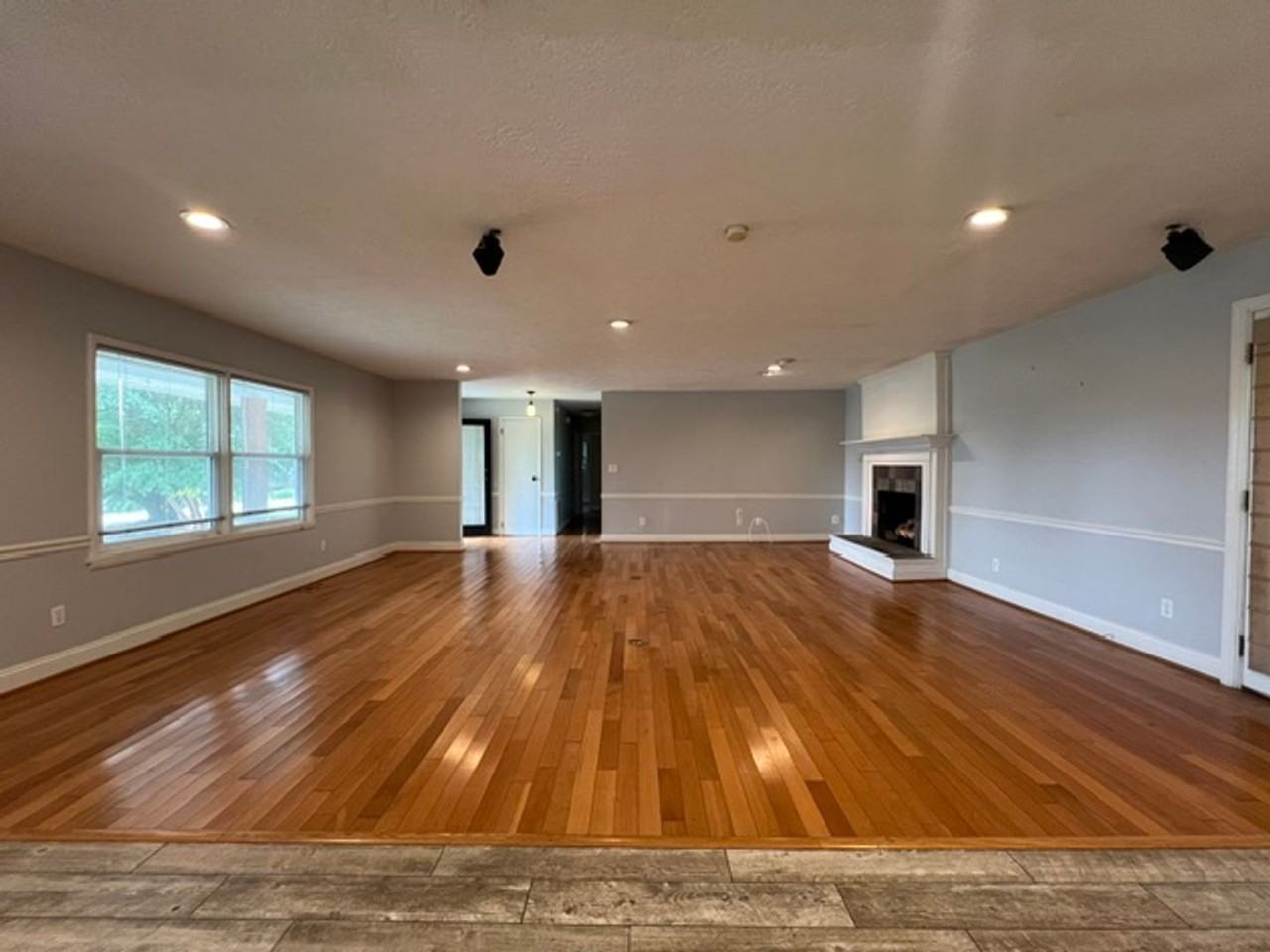 223 S Lake Dr - Photo 2 of 12
