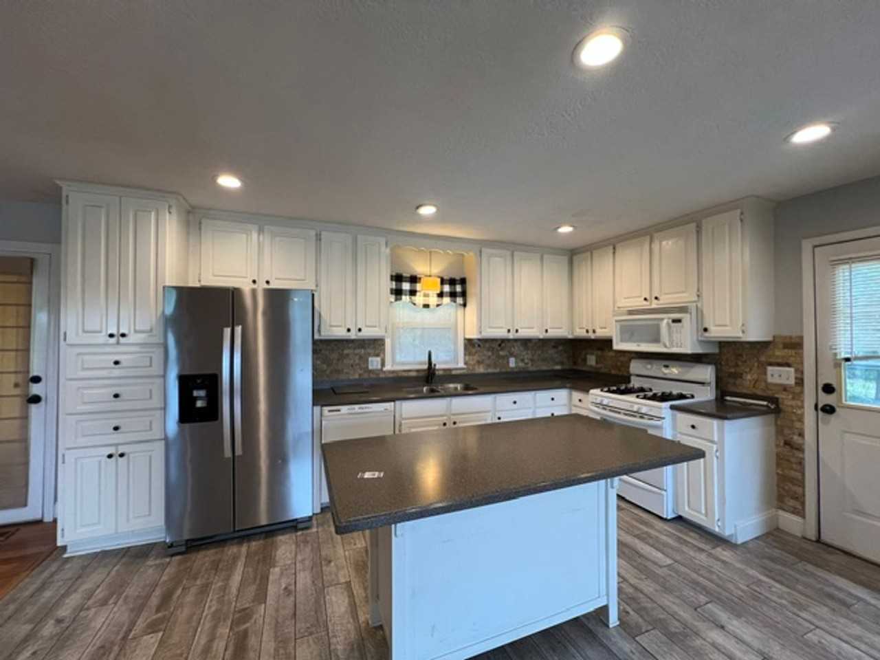 223 S Lake Dr - Photo 6 of 12