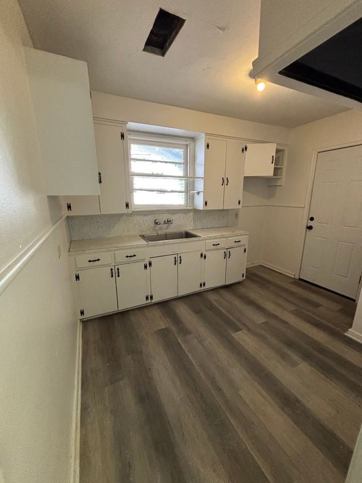 2610 Drexel St - Photo 5 of 7