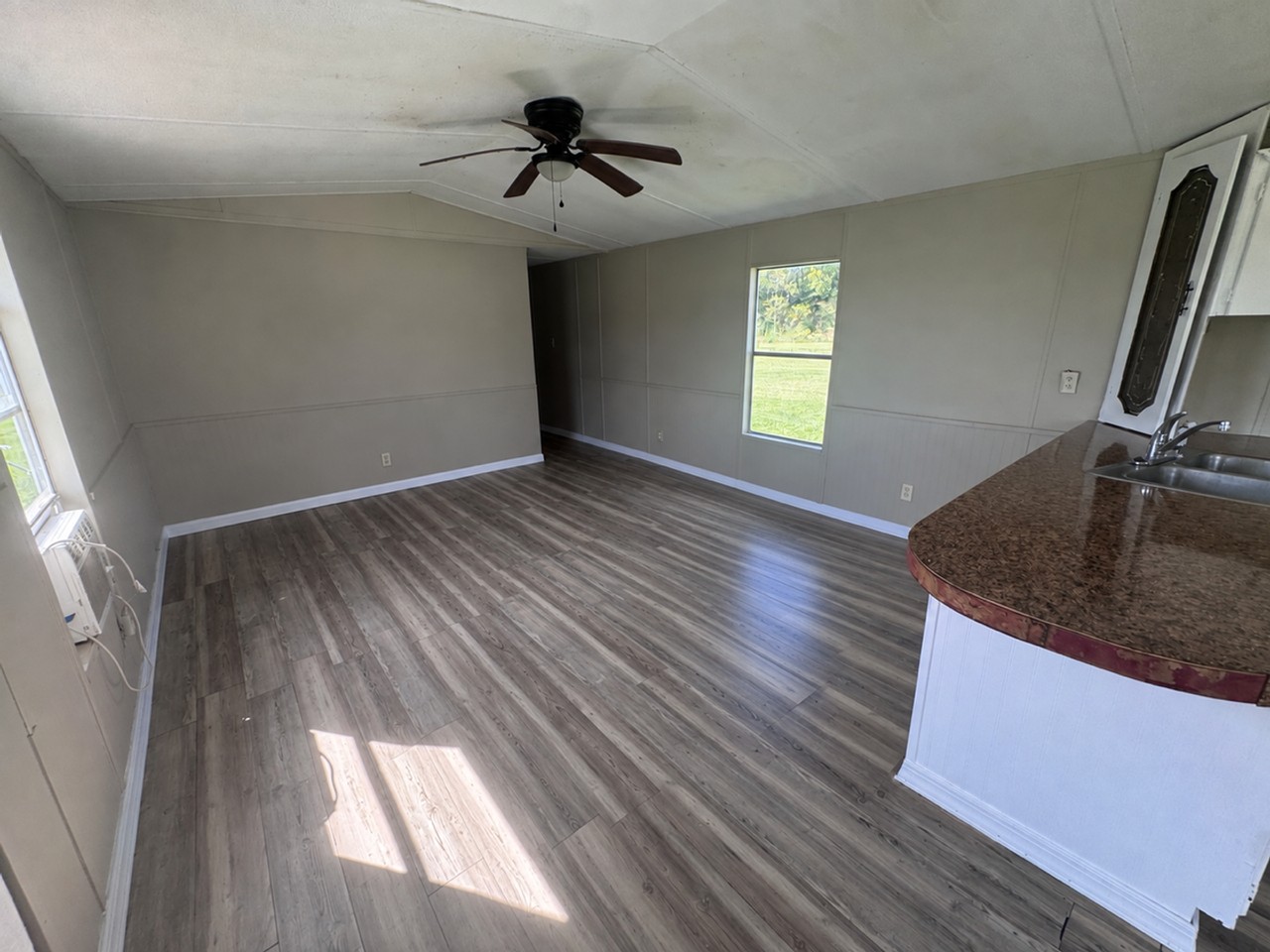 102 Lakewater Dr - Photo 2 of 12