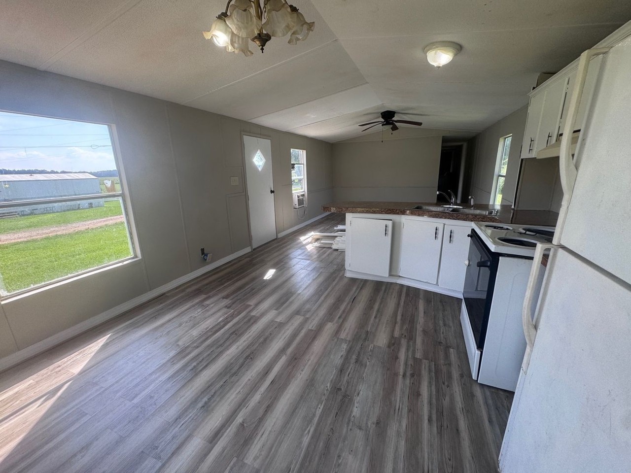 102 Lakewater Dr - Photo 6 of 12