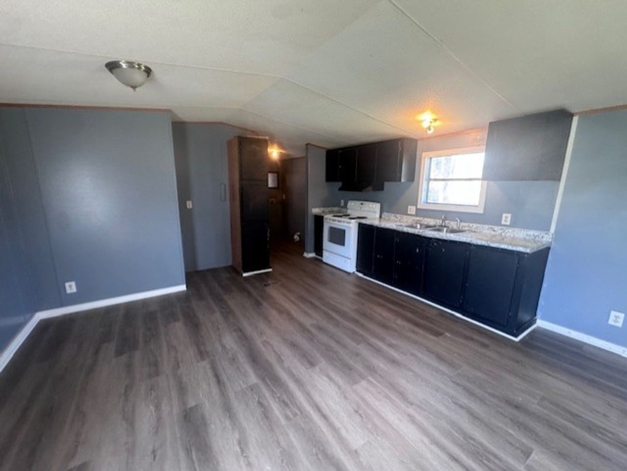 58 Lakewater Dr - Photo 4 of 14