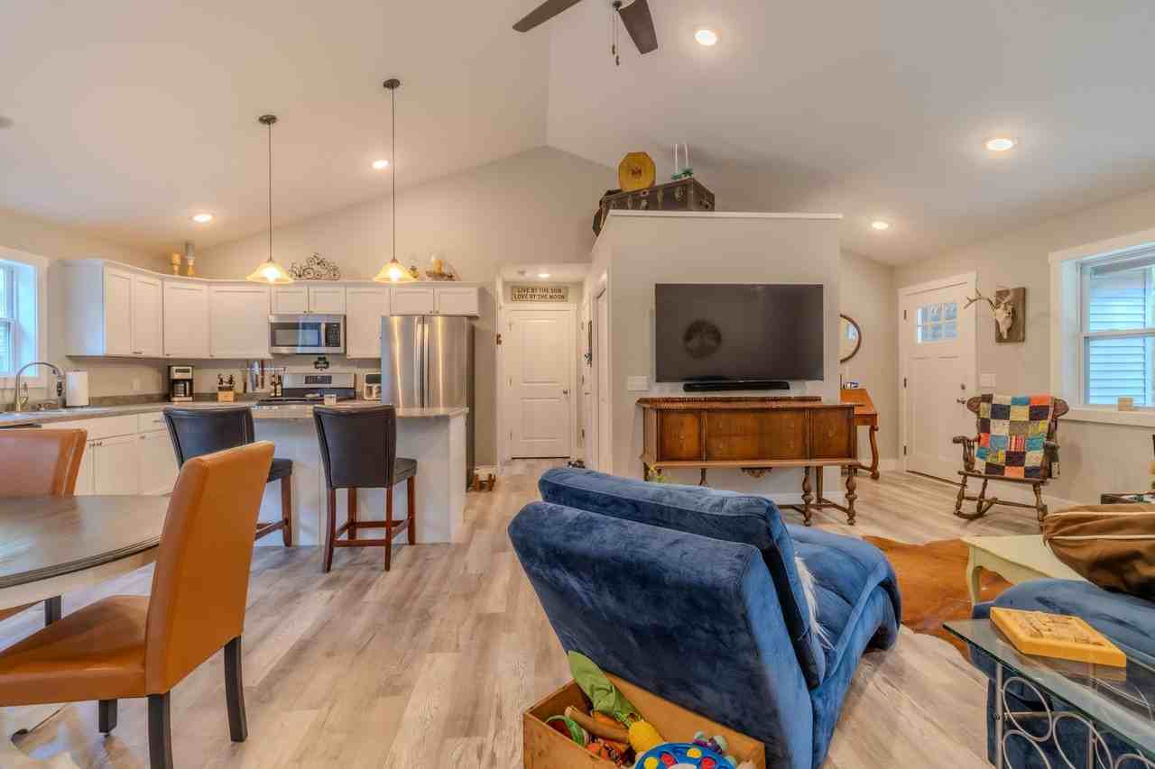 10106 Summit City Rd - Photo 3 of 31
