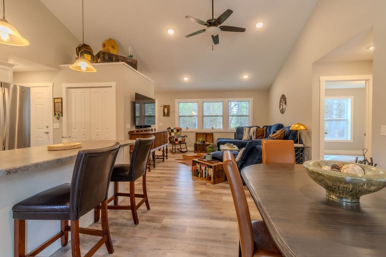 10106 Summit City Rd - Photo 6 of 31