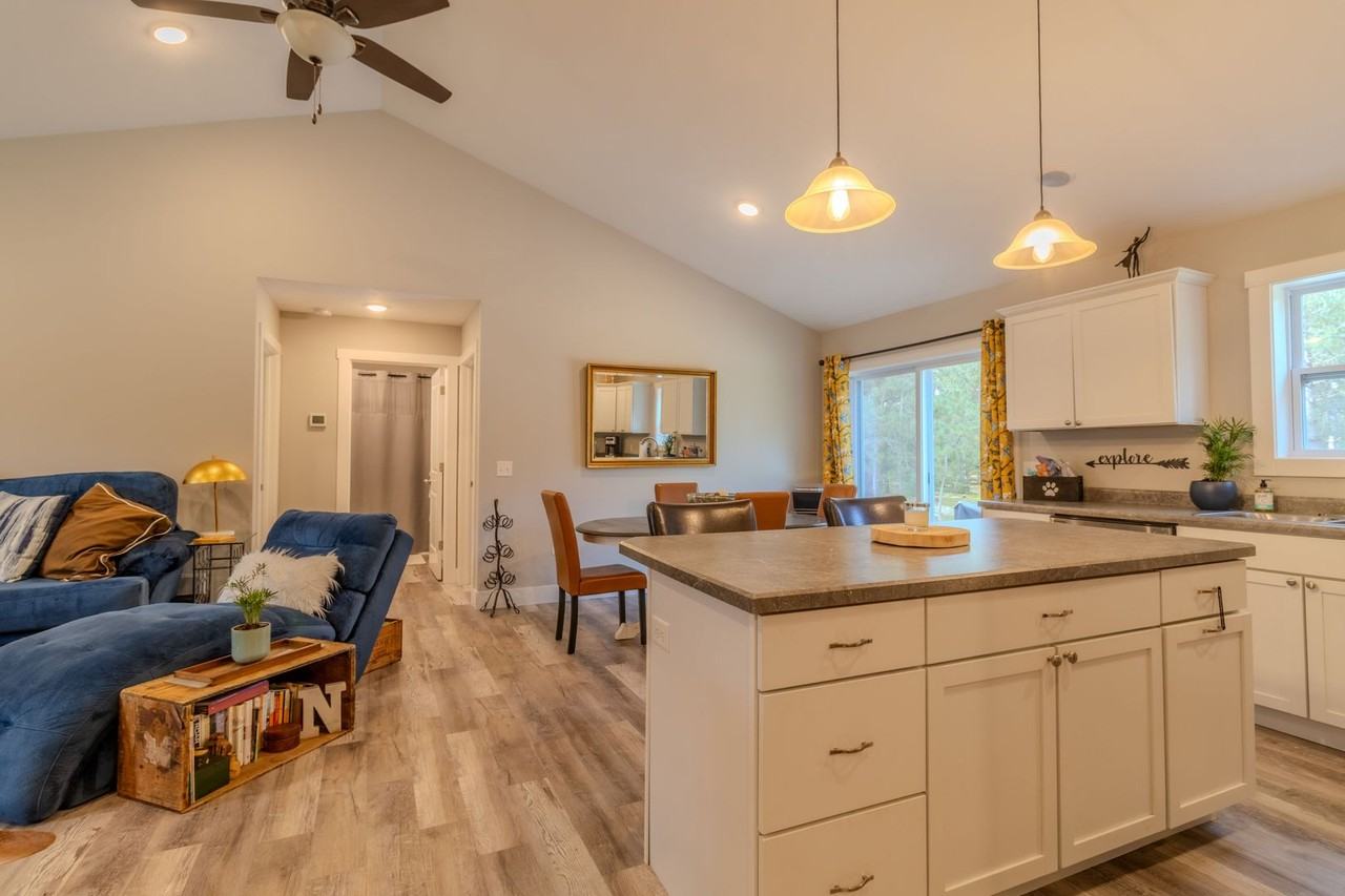 10106 Summit City Rd - Photo 7 of 31